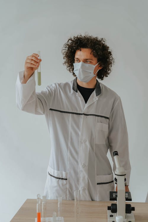 "Unlocking Nature's Green Engine: The Chemistry and Biosynthesis Breakthroughs of Chlorophyll" 