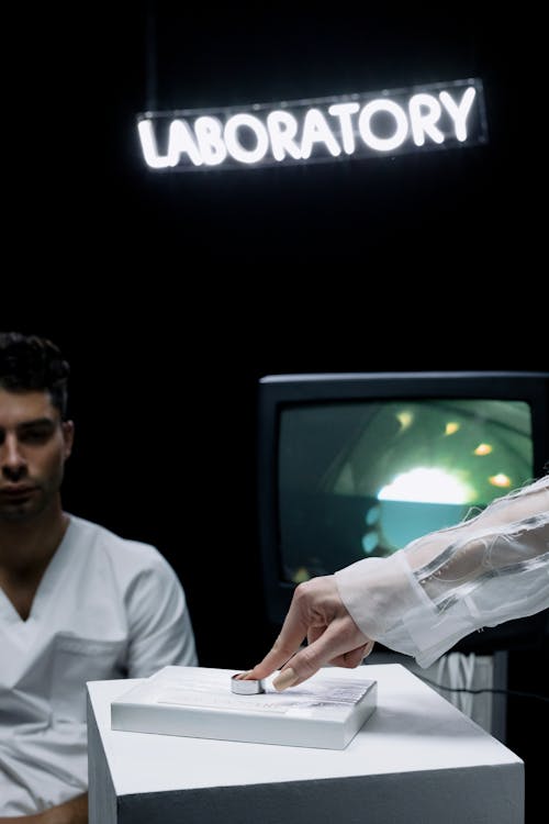  The Secret Alliance: How a Fungus and Its Bacterial Partner Create a Potent Cancer-Fighting Toxin  