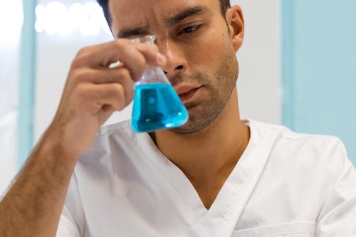 Celastrol: Nature's Multitasking Molecule — From Thunder God Vine to Modern Medicine 