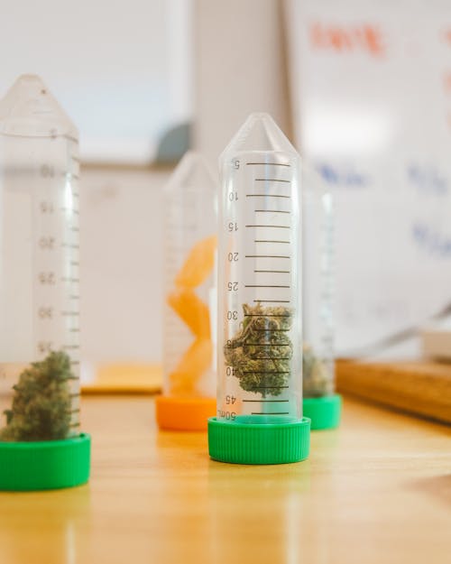 Ester Insulin: A Molecular Bridge Revolutionizing Chemical Synthesis of Human InsulinHow a minimalist proinsulin surrogate unlocks efficient production of life-saving therapies 